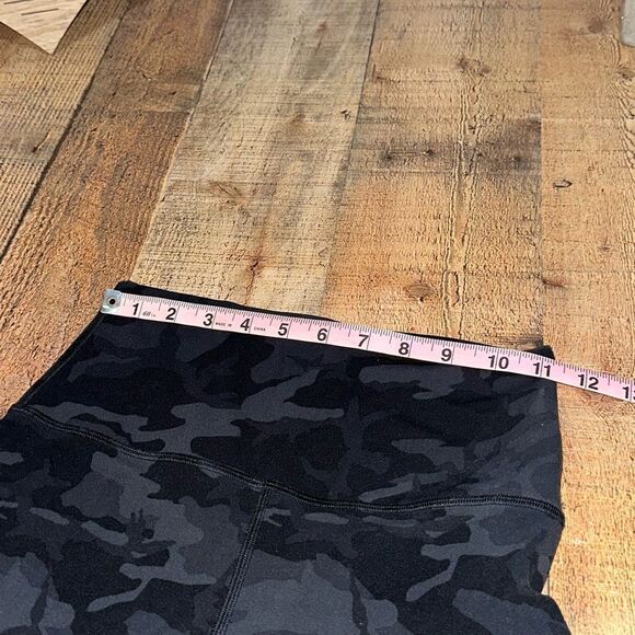 Lululemon Align Crop *21"
Incognito Camo Multi Grey
Size 6 - Picture 10 of 12